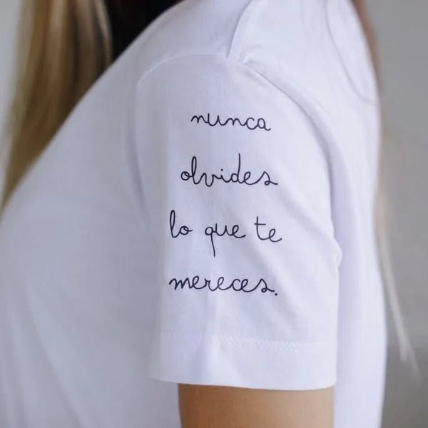 Camiseta Mujer nunca olvides lo que mereces