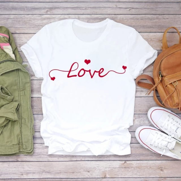 Camiseta Básica Love Corazones